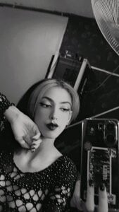 Queen_Cuarxxo black heart 🤍🖤 Pic