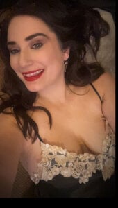 VelvetBrunetteXo Public Pic 6