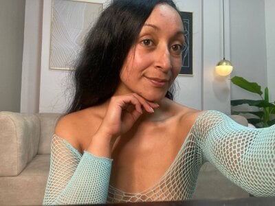 Violet_Kumar Public Pic 3