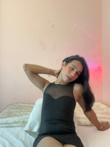 Ashleypetite_ Public Pic 4