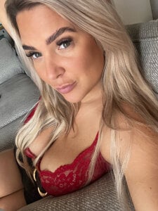 Bustyblondebabe32 Public Pic 6