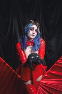 Kimlennox_ Tonight, your devil celebrates Valentine’s Day with you 😈🖤  2. fénykép