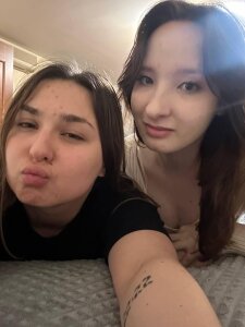 OdellaBlumera In bed Pic 3