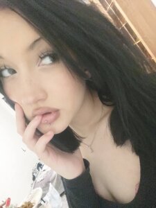 DollyWitch Public Pic 4