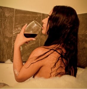 SHOWER WITH ME 💋 od ZOEBARLOWE  2 snímek