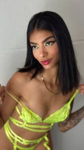 RollingGirlsXXXPublic Bild