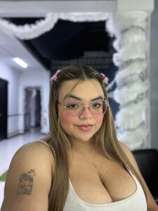 Celeste_Mcs_ Warning: these curves are addictive 🔥 Pic 2