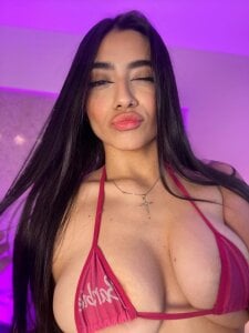 miah_luv Red looks sexy on me🔴🎈 Pic 2