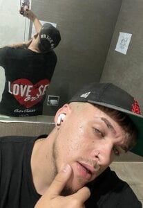 keane_lee_ 💚 Green eyes made for trouble. Foto 4