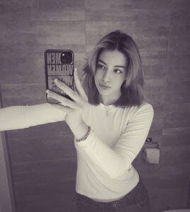 Alice_Presly Public Pic 4