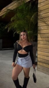 AnnieMonroe1 Public Pic 3