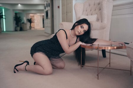 LuisaFaye Public Gambar