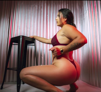 LeilaHiuston Ready for a MILF like this? 😈  4টি ছবি