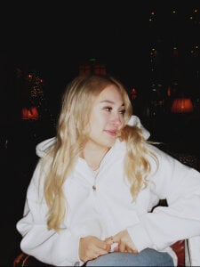 foxy_vivi Just your babe Pic 2