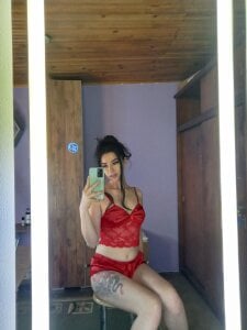 alisson_972804 Front On Mirror Pic 4