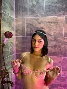 nina_gb giving me a bath 💦 Pic