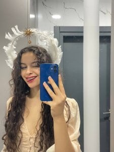 I'm your little angel girl whose pussy is wet and delicious juice flows from her💦😘😛 de NikaBliss  5 Imagens