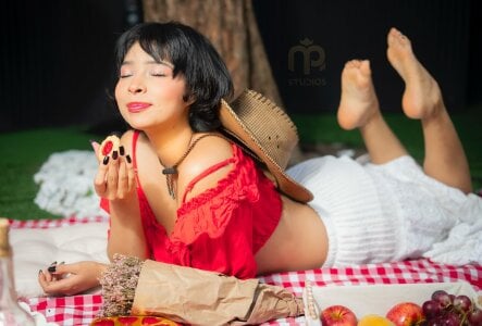 chloe_watson_ a nice day for a picnic 🎆 รูป 