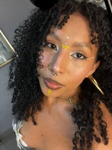 only me de Corinnah_Beauty  Imagens