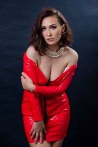 VeraNoir Heaven’s jealous. Hell’s impressed🔥 Εικόνα 2