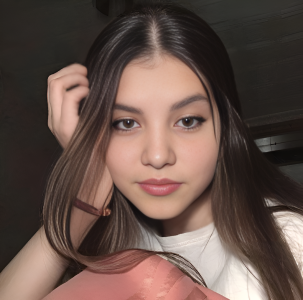 LucettaEastes Public Pic 4