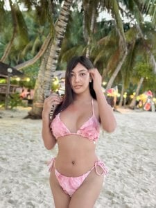 Ur_Olivia Public Pic 2
