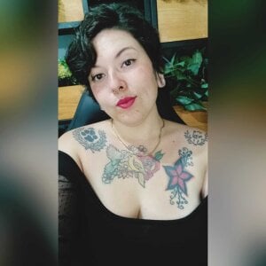 Y8ur_F8ck1ng_Queen Public Pic 6