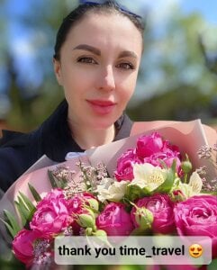 MilfNextDoor20 Don't forget the flowers for the princess! Pic 2
