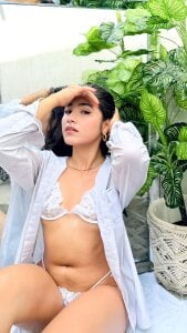 Lia_Mar_ Wet and not just because of the water 😏 Pic 5