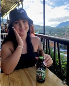 topmodel-laura Hi, welcome to my room! Kuva 6