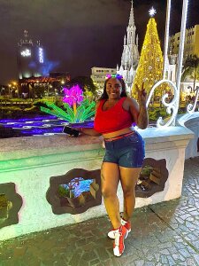 harleyevaans lighting in my city 🎄 Pic