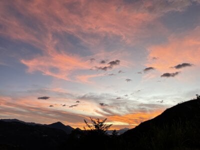 Michelle_Narvaez I'm the happiest girl watching the sunsets I love the countryside and you 🌄🥰 Bilde 4