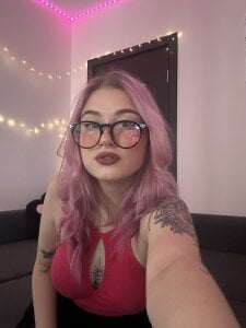 Katie_KissPublic图片