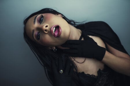 AlannaJonnes sexy in the dark Gambar