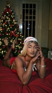 melody-rouss Christmas Pic 4