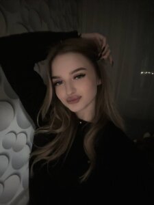 SolLocy relaxing in home 圖片 2