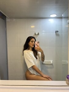 Bastet_model Bastet in the mirror 💜🪞 Pic 3