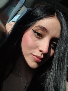 MeganR_ A little bit of home, a little bit of skin, and a lot of me. 💕 Pic