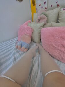 CloeFox18 My feet. 🦶🏻 Pic 5