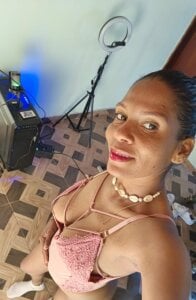 _Caroline34 Public Pic