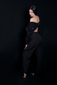 nia20_ 🖤 ​They say black goes with everything… including your desire?😏 Pic 4