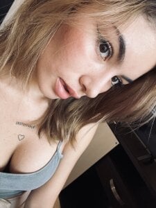 Your_Honeey Public Pic 2