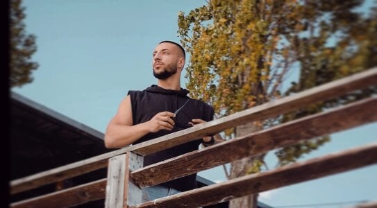 MAN ALIVE de MasculineGuy99  2 photos