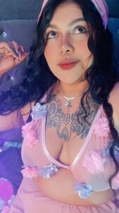 shayna_manson_ A LITTLE PINK Pic