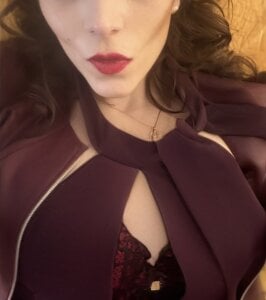 Regina_5 Red ion❤️ Photo