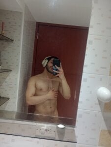 This is me, I just woke up and took my morning shower.😏 de Mercury_muscle  3 photos