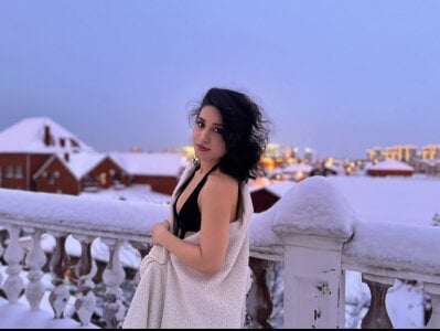 Maya_Rogerss: Winter photo shoot for my favorite viewers❄️❤️‍🔥 ( 2 фото)