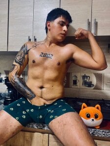 ThomasThund sexy boy Pic 3