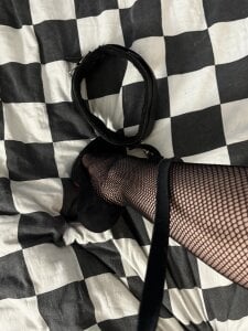 LiyaLuna My legs are deciding everything today Pic 7