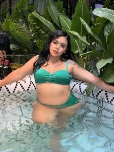 Antonellahorny69 POOL 💦 Pic